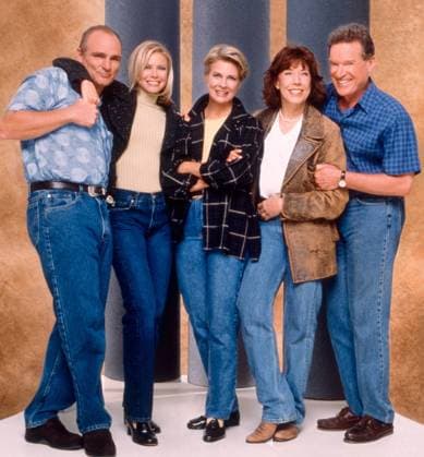 MURPHY BROWN, from left: Joe Regalbuto, Faith Ford, Candice Bergen, Lily Tomlin, Charles Kimbrough, (1997), 1988?2018. photo: Tony Esparza ?CBS Courtesy Everett Collection Ref:TSDMUBR CB062 PUBLICATIONXNOTxINxCANxCHNxFRAxITAxJPNxNORxPOLxRUSxESPxUKxUSA Copyright: xx TSDMUBR CB062