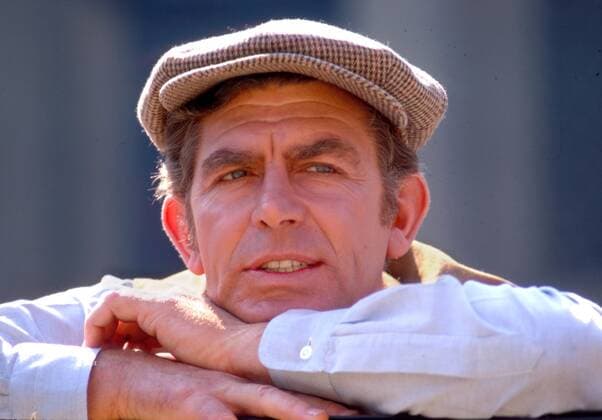 THE NEW ANDY GRIFFITH SHOW, Andy Griffith, 1971. photo: Richard Hewett TV Guide courtesy Everett Collection Ref:TSDNEAN EC034 PUBLICATIONXNOTxINxCANxCHNxFRAxITAxJPNxNORxPOLxRUSxESPxUKxUSA Copyright: xx TSDNEAN EC034