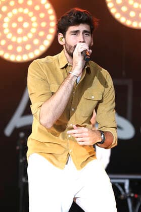 Alvaro Soler live beim Vor Deiner Tür Open Air im Cruise Center Steinwerder. Hamburg, 17.08.2021