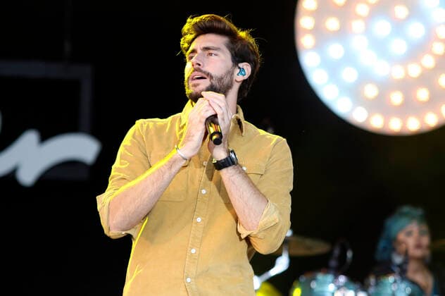 Alvaro Soler live beim Vor Deiner Tür Open Air im Cruise Center Steinwerder. Hamburg, 17.08.2021