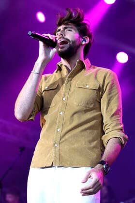 Alvaro Soler live beim Vor Deiner Tür Open Air im Cruise Center Steinwerder. Hamburg, 17.08.2021