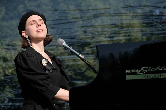 12.08.2021 xkhx Kassel, Kulturzelt im Freien Konzert Anna Depenbusch Liedermacherin