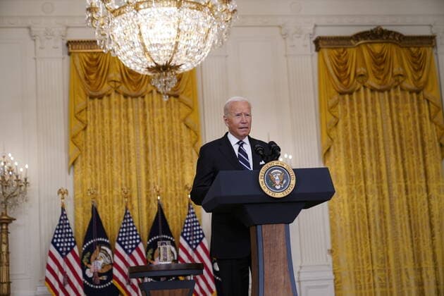 August 18, 2021, Washington, District of Columbia, USA: United States President Joe Biden delivers remarks on the COVID-19 response and the vaccination program in the East Room of the White House in Washington, DC on Wednesday, August 18, 2021. Earlier today, the Biden Administration announced that beginning the week of September 20, US agencies are preparing to offer booster shots to all eligible Americans who received the Pfizer or Moderna vaccines. Credit: CNP Washington USA - ZUMAs152 20210818_zaa_s152_011 Copyright: xChrisxKleponisx