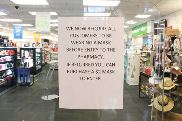 August 19, 2021, Christchurch, New Zealand: A sign reminding people to wear masks before entry to the pharmacy at the Merivale Mall in Christchurch..New Zealand has so far confirmed 2,954 Coronavirus cases with 2,873 Recovered and 26 Deaths. Christchurch New Zealand - ZUMAs197 20210819_zaa_s197_001 Copyright: xAdamxBradleyx