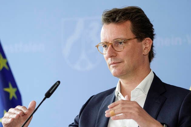 NRW Verkehrsministerium informiert ueber Haushalt 2022 Aktuell, 19.08.2021, Duesseldorf, Verkehrsminister von Nordrhein-Westfalen Hendrik Wuest im Portrait informiert bei einem Presse Briefing den Entwurf des Haushalts 2022 des Verkehrsressorts im Verkehrsministerium in Duesseldorf Duesseldorf Nordrhein-Westfalen Deutschland *** NRW Ministry of Transport informs about budget 2022 News, 19 08 2021, Duesseldorf, Minister of Transport of North Rhine-Westphalia Hendrik Wuest in portrait informs at a press briefing the draft budget 2022 of the transport department in the Ministry of Transport in Duesseldorf Duesseldorf North Rhine-Westphalia Germany