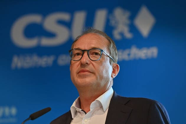 Alexander DOBRINDT (Vorsitzender der CSU Landesgruppe im Deutschen Bundestag), Einzelbild,angeschnittenes Einzelmotiv,Portraet,Portrait,Porträt. Pressekonferenz im Anschluss an Videokonferenz des CSU Praesidiums zum Thema Afghanistan in der CSU Zentrale in Muenchen am 19.08.2021. *** Alexander DOBRINDT Chairman of the CSU regional group in the German Bundestag, single picture, cut single motive, portrait, portrait press conference after video conference of the CSU Praesidium to the topic Afghanistan in the CSU headquarters in Munich on 19 08 2021