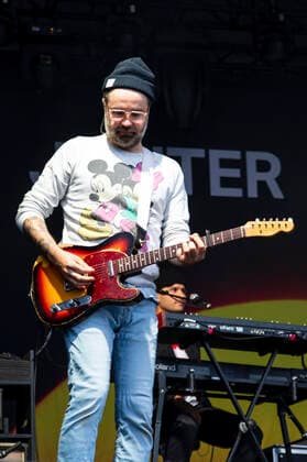 Sascha Eigner von Jupiter Jones live im Rahmen der Konzertreihe Juicy Beats Park Sessions im Westfalenpark. Dortmund, 18.08.2021