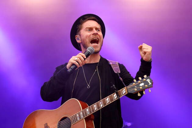 Johannes Oerding live beim BonnLive Kulturgarten Open Air 2021 in der Rheinaue. Bonn, 18.08.2021