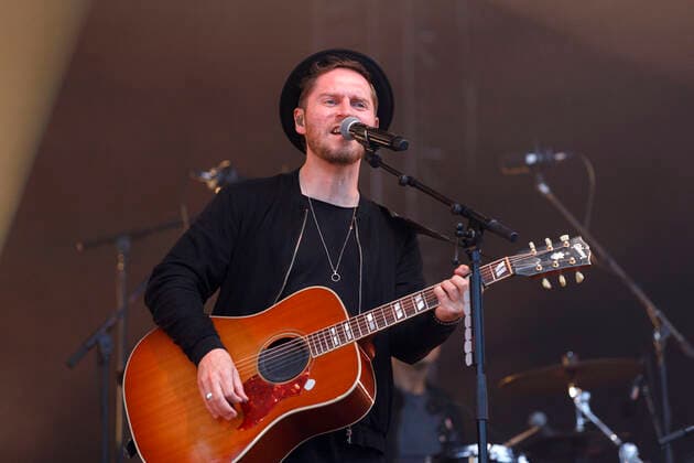 Johannes Oerding live beim BonnLive Kulturgarten Open Air 2021 in der Rheinaue. Bonn, 18.08.2021