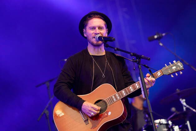 Johannes Oerding live beim BonnLive Kulturgarten Open Air 2021 in der Rheinaue. Bonn, 18.08.2021