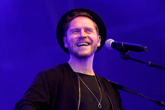 Johannes Oerding live beim BonnLive Kulturgarten Open Air 2021 in der Rheinaue. Bonn, 18.08.2021
