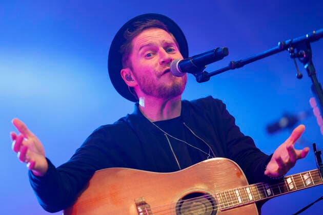 Johannes Oerding live beim BonnLive Kulturgarten Open Air 2021 in der Rheinaue. Bonn, 18.08.2021