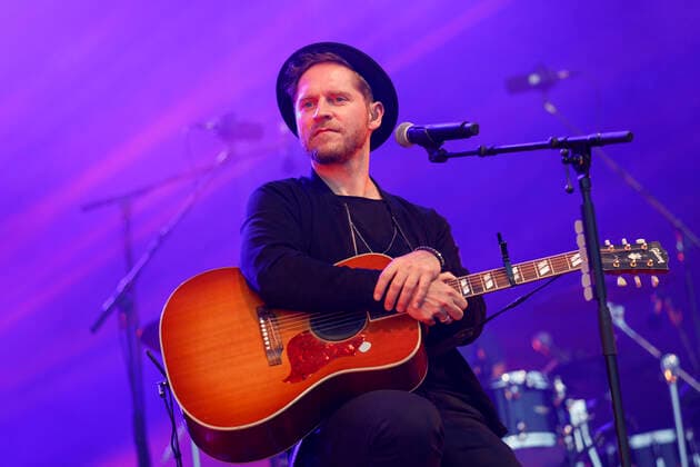 Johannes Oerding live beim BonnLive Kulturgarten Open Air 2021 in der Rheinaue. Bonn, 18.08.2021
