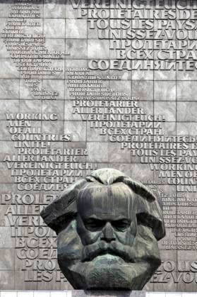 Karl Marx Monument des Bildhauers Lew Kerbel in Chemnitz. Chemnitz (von 1953 bis 1990 Karl-Marx-Stadt) ist eine kreisfreie Stadt im Südwesten des Freistaates Sachsen in Chemnitz, Deutschland am 15.08.2021 *** Karl Marx Monument by sculptor Lew Kerbel in Chemnitz Chemnitz from 1953 to 1990 Karl Marx Stadt is an independent city in the southwest of the Free State of Saxony in Chemnitz, Germany on 15 08 2021