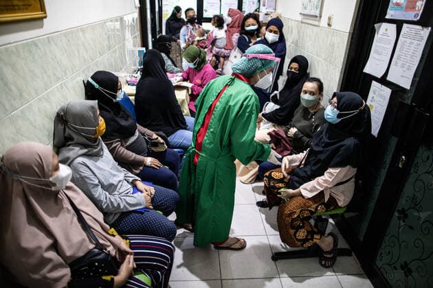 Coronavirus Vaccination For Pregnant Women In Indonesia Coronavirus vaccination for pregnant women at Jagakarsa Health Center, South Jakarta, Indonesia, on August 19, 2021. Jakarta Jakarta Indonesia husni-covid19v210819_np4ym  Copyright: xDonalxHusnix