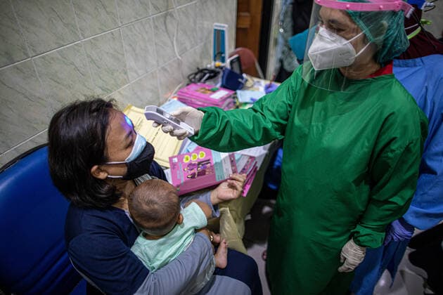 Coronavirus Vaccination For Pregnant Women In Indonesia Coronavirus vaccination for pregnant women at Jagakarsa Health Center, South Jakarta, Indonesia, on August 19, 2021. Jakarta Jakarta Indonesia husni-covid19v210819_np7lU  Copyright: xDonalxHusnix