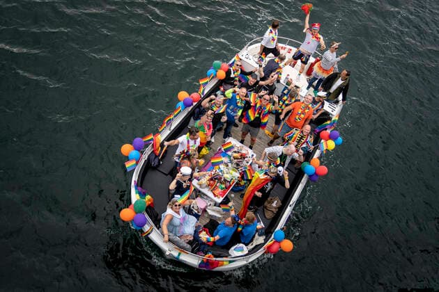 Bilder des Jahres 2021, Entertainment 08 August Entertainment Themen der Woche KW33 News Bilder des Tages Entertainment Bilder des Tages Sea Pride i Koebenhavns Kanaler i forbindelse med WorldPride 2021 i Koebenhavn, torsdag den 19. august 2021.. , Copenhagen Denmark *** Sea Pride in Copenhagen Channels in connection with WorldPride 2021 in Copenhagen, Thursday 19 August 2021, Copenhagen Denmark  Copyright: RitzauxScanpix MadsxClausxRasmussenx COP102 spdk20210819-183055-L