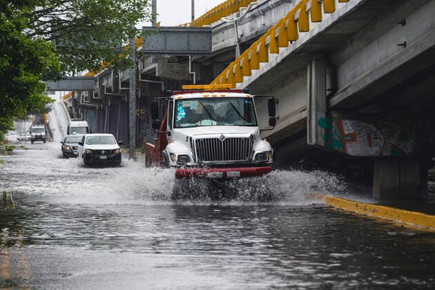 Hurrican Grace Hits Playa Del Carmen Coast PLAYA DEL CARMEN, MEXICO - AUGUST 19: A truck crosses a flooded street after Category 1 Hurricane Grace hit Playa del Carmen in the Mexican Caribbean. On August 19, 2021 in Playa Del Carmen, Mexico. Copyright: xNataliaxPescadorx EYEPIXGROUP_NP_19082021_12558