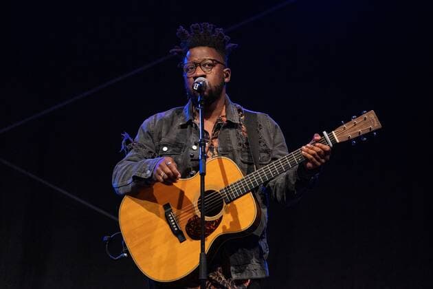 Mit dem Titel Call You Home gelingt Kelvin Jones 2014 der Durchbruch. Kelvin Jones live auf dem Jazz & Joy in Worms. Worms Jazz & Joy Rheinland-Pfalz