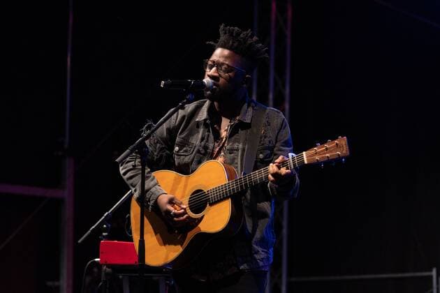 Mit dem Titel Call You Home gelingt Kelvin Jones 2014 der Durchbruch. Kelvin Jones live auf dem Jazz & Joy in Worms. Worms Jazz & Joy Rheinland-Pfalz