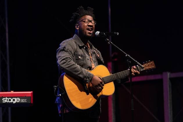 Mit dem Titel Call You Home gelingt Kelvin Jones 2014 der Durchbruch. Kelvin Jones live auf dem Jazz & Joy in Worms. Worms Jazz & Joy Rheinland-Pfalz
