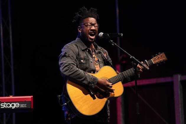Mit dem Titel Call You Home gelingt Kelvin Jones 2014 der Durchbruch. Kelvin Jones live auf dem Jazz & Joy in Worms. Worms Jazz & Joy Rheinland-Pfalz