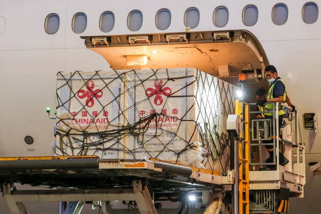 (210820) -- MANILA, Aug. 20, 2021 -- Cargos containing the Sinopharm COVID-19 vaccines are seen upon arrival in Manila, the Philippines, Aug. 20, 2021. Philippine President Rodrigo Duterte thanked China for supporting the fight against COVID-19 after a batch of Sinopharm COVID-19 vaccines donated by the Chinese government arrived in Manila on Friday. ) PHILIPPINES-MANILA-CHINA-COVID-19 VACCINE-ARRIVAL RouellexUmali 