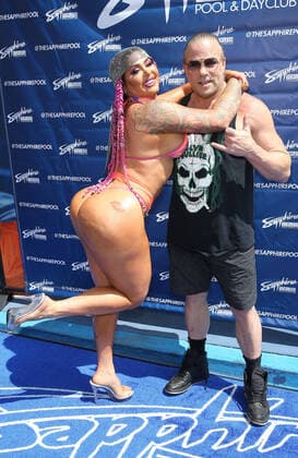 Bilder des Jahres 2021, Entertainment 08 August Entertainment Themen der Woche KW33 Entertainment Bilder des Tages 20 August 2021 - Las Vegas, NV - Katie Forbes, Rob Van Dam. Rob Van Dam and Katie Forbes Host Summer Swim Wrestling Weekend Pool Party at Sapphire Topless Pool and Day Club. Las Vegas USA - ZUMAa123 20210820_zaa_a123_004 Copyright: xMJTx