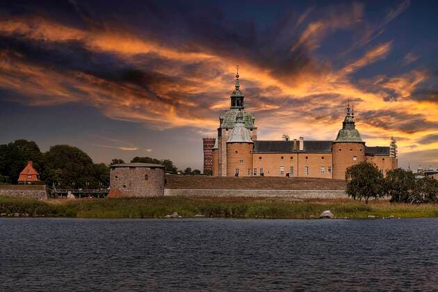Renaissanceschloss Schloss Kalmar, Kalmar slott bei Sonnenuntergang, Kalmar, Smaland, Kalmarsund, Ostsee, Schweden, Europa *** Renaissance castle Kalmar, Kalmar slott at sunset, Kalmar, Smaland, Kalmarsund, Baltic Sea, Sweden, Europe Copyright: imageBROKER AngelaxtoxRoxel ibxato07125607.jpg