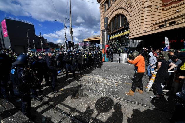 ANTI LOCKDOWN PROTEST MELBOURNE, Victoria Police spray pepper spray at protesters during a National Rally for Peace, Freedom and Human Rights anti-lockdown protest in Melbourne, Saturday, August 21, 2021. ( NO ARCHIVING, EDITORIAL USE ONLY, NO USE IN BOOKS WITHOUT CONSENT MELBOURNE VIC AUSTRALIA  Copyright: xJAMESxROSSx 20210821001568416212