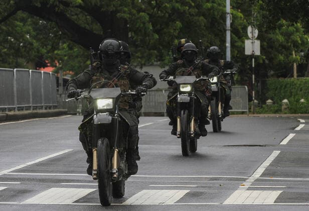 August 21, 2021, colombo, Sri Lanka: Army soldiers on motorbikes patrol along a deserted street during a nationwide 10-days lockdown imposed to curb the spread of Covid-19 coronavirus in Colombo, Sri Lanka on August 21, 2021. colombo Sri Lanka. - ZUMAd152 20210821_znp_d152_017 Copyright: xPradeepxDambaragex