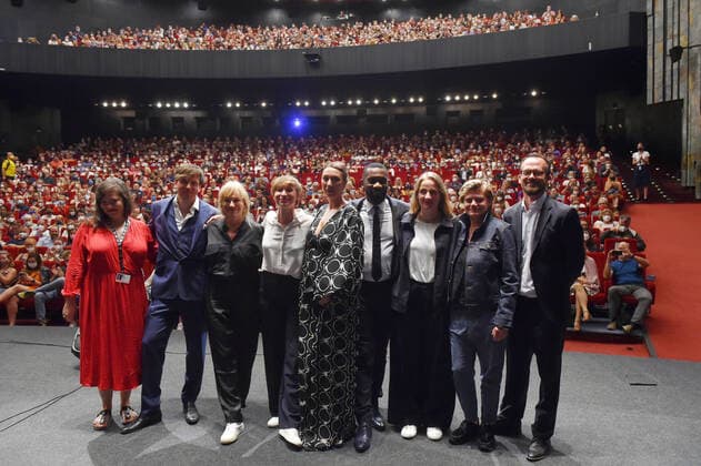 Bilder des Jahres 2021, Entertainment 08 August Entertainment Themen der Woche KW33 Entertainment Bilder des Tages Actor Passi Balende (4th right), Director Lisa Bierwirth (4th left) and actress Ursula Strauss (centre) presented the world premiere of the German film Prince, at the 55th Karlovy Vary International Film Festival (KVIFF), on August 21, 2021, in Karlovy Vary, Czech Republic. (CTKxPhoto SlavomirxKubes) CTKPhotoP2021082106063  KBS_08kk