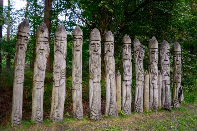  Holzfiguren, Galindia, Beldany-See, Iznota, Ruciane-Nida, Ermland-Masuren, gallisches Dorf, Warminsko-Mazurskie, Polen, Europa *** Wooden figures, Galindia, Lake Beldany, Iznota, Ruciane Nida, Warmia Mazury, Gaulish village, Warminsko Mazurskie, Poland, Europe Copyright: imageBROKER/F.xScholz iblszf05457065.jpg