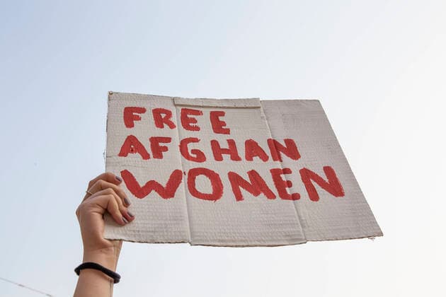 Frauen unter dem Taliban Regime in Afghanistan News Bilder des Tages Feminist Demonstration In Solidarity With Afghan Women Feminist demonstration of solidarity with Afghan women, in Aliados Square, in Porto, on 21st August 2021, Porto, Portugal Porto Portugal franca-notitle210821_npW4Y  Copyright: xRitaxFrancax