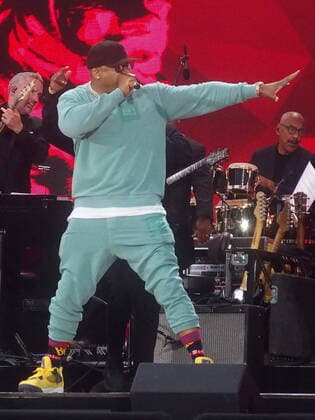August 21, 2021, New York, New York, USA: New York,The Outer Rainband of Hurricane Henri prompted the premature end of the concert Ã¢â‚¬oeWE LOVE NYC: The Homecoming Concert produced by New York City, Clive Davis and Live Nation. .The concert featured music icons and contemporary artists spanning musical and entertainment genres. The outer band of Hurricane Henri prompted the premature end of the concert. LLCool J New York USA - ZUMAct2_ 20210821_zaf_ct2_146 Copyright: xBrucexCotlerx