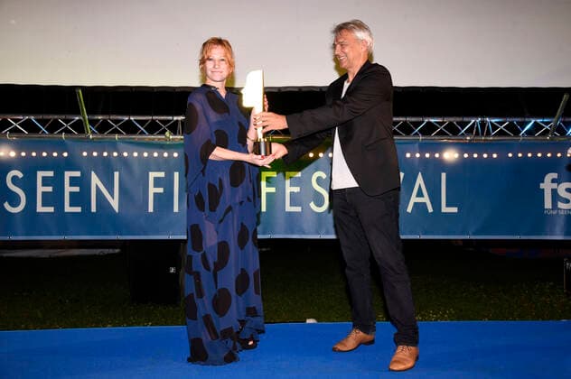 Birgit Minichmayr und Matthias Helwig bei der 3. Verleihung des Hannelore Elsner Preises beim 15. Fünf Seen Filmfestival im Seebad Starnberg. Starnberg, 21.08.2021