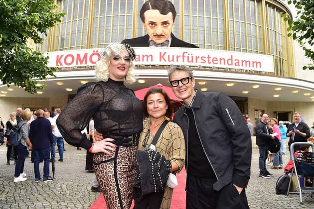 Bilder des Jahres 2021, Entertainment 08 August Entertainment Themen der Woche KW33 Entertainment Bilder des Tages Benefiz Gala , Gemeinsam Bunt Sheila Wolf, Claudia Schmutzler, Rolf Scheider Ankunft zum Benefizkonzert GEMEINSAM BUNT, gegen Hass und Ausgrenzung für ein Vielfältiges Berlin in Berlin am 22.08.2021 *** Benefit Gala , Gemeinsam Bunt Sheila Wolf, Claudia Schmutzler, Rolf Scheider Arrival to the benefit concert GEMEINSAM BUNT, against hate and exclusion for a diverse Berlin in Berlin on 22 08 2021 Photopress Mueller