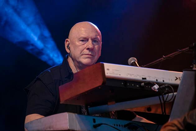 Manfred Hennig (Keyboards) von der 1972 in Ost-Berlin DDR gegründeten Gruppe CITY während des Candlelight Open Air Rockkonzertes live in Coswig.