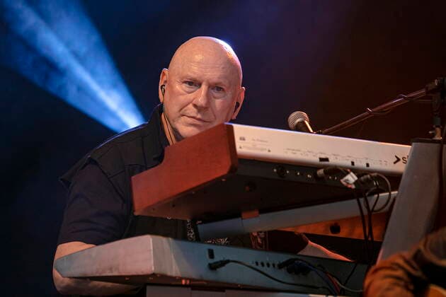 Manfred Hennig (Keyboards) von der 1972 in Ost-Berlin DDR gegründeten Gruppe CITY während des Candlelight Open Air Rockkonzertes live in Coswig.