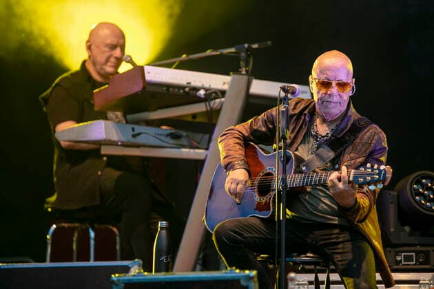 Manfred Hennig (Keyboards) und Toni Krahl (Gesang, Gitarre) (L-R) von der 1972 in Ost-Berlin DDR gegründeten Gruppe CITY während des Candlelight Open Air Rockkonzertes live in Coswig.