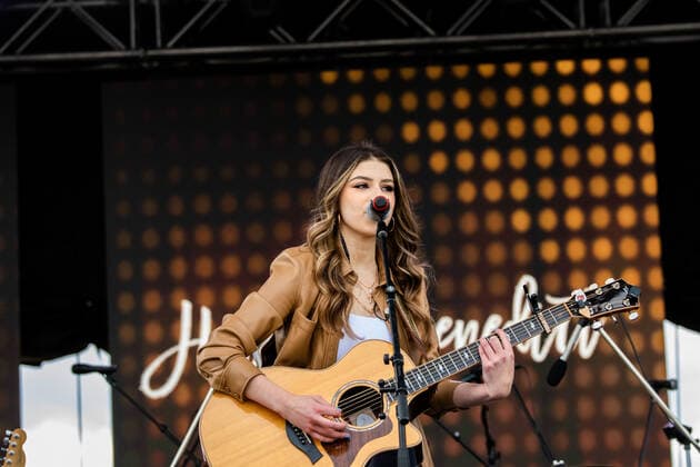 August 21, 2021, Edmonton, Alberta, Canada: Hailey Benedict performs live during the Together Again Outdoor Festival at Northlands Exhibition Grounds in Edmonton. Edmonton Canada - ZUMAs197 20210821_zaa_s197_549 Copyright: xRonxPalmerx