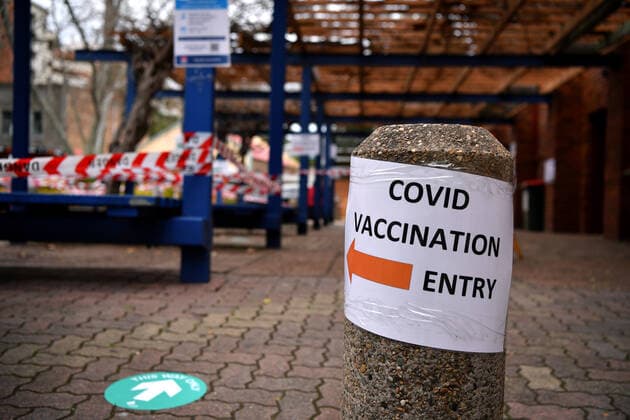 Coronavirus in Australien, Lockdown in Sydney NSW CORONAVIRUS COVID19, Signage at a walk In AstraZeneca COVID-19 Vaccination Clinic at Rockdale in Sydney, Monday, August 23, 2021. NSW has extended the current lockdown in Greater Sydney until the end of September, and introduce new rules targeting the LGA?s of concern. ( NO ARCHIVING, EDITORIAL USE ONLY, NO USE IN BOOKS WITHOUT CONSENT SYDNEY NSW AUSTRALIA  Copyright: xJOELxCARRETTx 20210823001569079997