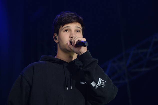 Hamburg der 22.08.2021 - Wincent Weiss live beim Cruise Inn Vor Deiner Tür Open Air Konzert auf dem Gelände des Cruise Center Steinwerder in Hamburg. Wincent Weiss live in Hamburg, Hamburg Hamburg Deutschland Steinwerder
