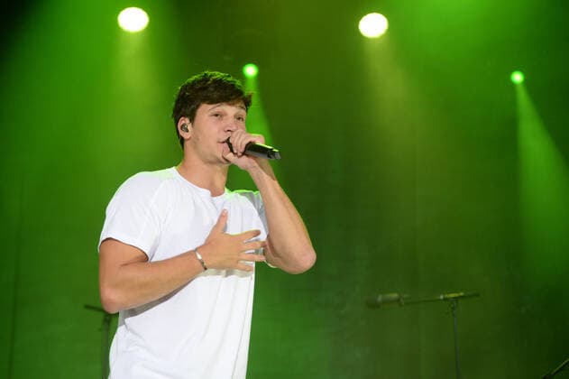 Hamburg der 22.08.2021 - Wincent Weiss live beim Cruise Inn Vor Deiner Tür Open Air Konzert auf dem Gelände des Cruise Center Steinwerder in Hamburg. Wincent Weiss live in Hamburg, Hamburg Hamburg Deutschland Steinwerder