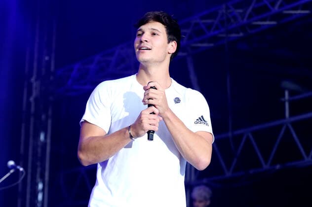 Wincent Weiss live beim Vor Deiner Tür Open Air im Cruise Center Steinwerder, Hamburg, 22.08.2021