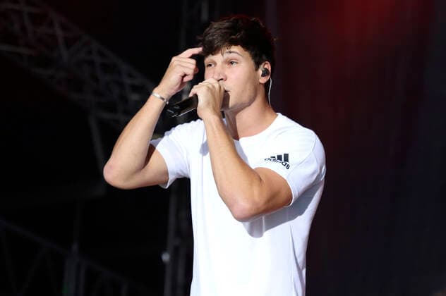 Wincent Weiss live beim Vor Deiner Tür Open Air im Cruise Center Steinwerder, Hamburg, 22.08.2021