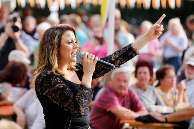 Nicci Schubert live beim Arnsdorf-Dorffest 2021. Arnsdorf, 22.08.2021