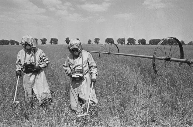 Radiation control out in fields 1098526 27.04.1986 Radiation monitoring technicians dressed in special protective gear perform radiation control in the fields near the Chernobyl nuclear power plant. Igor Kostin Sputnik Kiev region Ukraine  Copyright: xIgorxKostinx