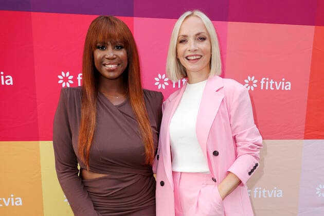 Bilder des Jahres 2021, Entertainment 08 August Entertainment Themen der Woche KW34 Entertainment Bilder des Tages Motsi Mabuse und Janin Ullmann beim fitvia Presse Lunch im Atlantic Hotel. Hamburg, 23.08.2021 *** Motsi Mabuse and Janin Ullmann at the fitvia Press Lunch at the Atlantic Hotel Hamburg, 23 08 2021 Foto:xgbrcix xFuturexImage