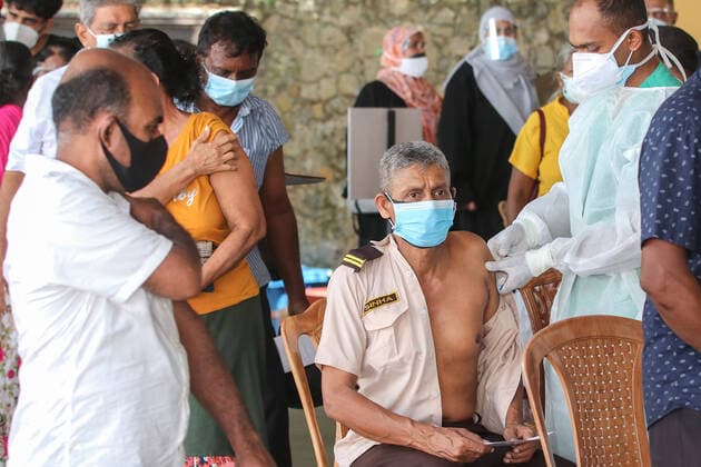 Sri Lanka: Government s vaccination program Government s vaccination programme, which is part of its drive against the spread of coronavirus, continued at the Viharamahadevi Park in Colombo despite the ongoing ten-day island-wide lockdown, on 23 August 2021. Colombo Western Province Sri Lanka Copyright: SamanxAbesiriwardana